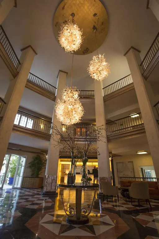 Las Dunas Suites & Apartments