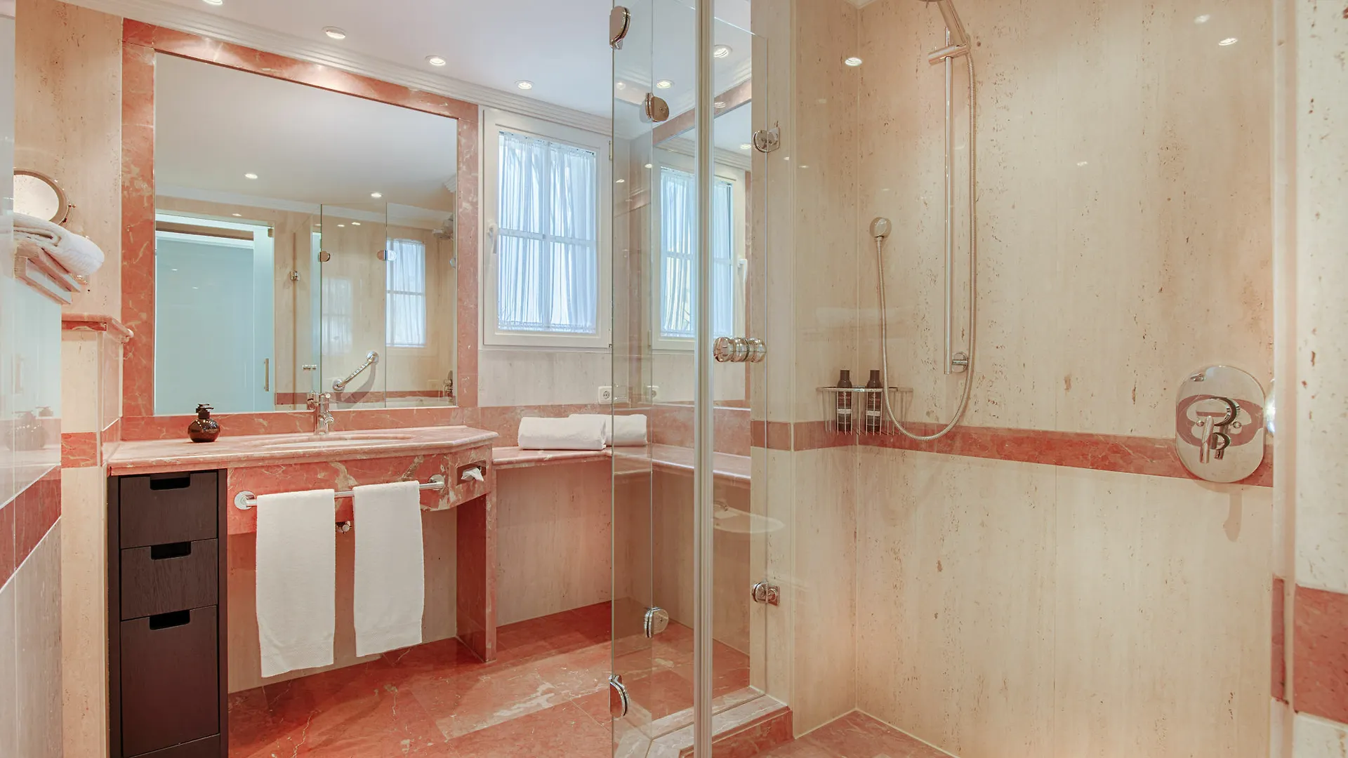Las Dunas Suites & Apartments